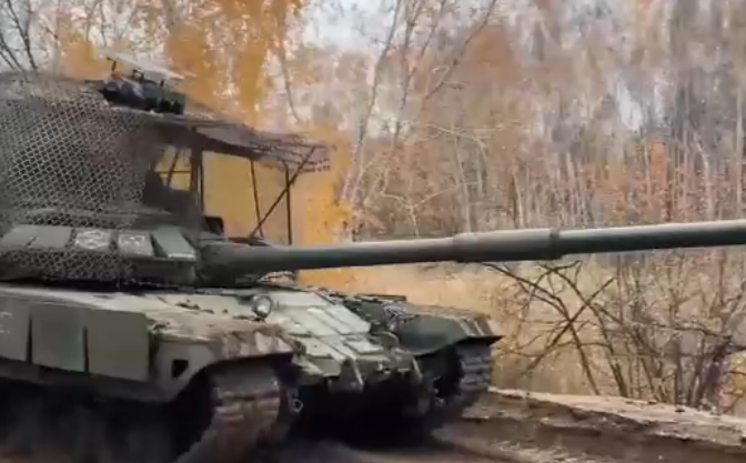 Tenk u akciji... Tenk u akciji...